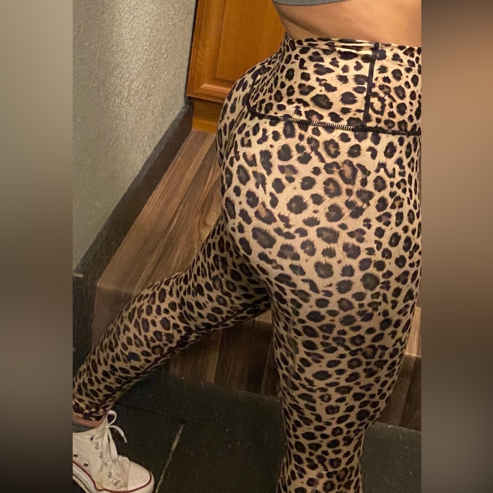 Colorfulkoala leopard leggings size M